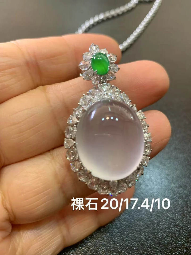 天然缅甸翡翠A货高冰蛋面吊坠佩戴精美时尚优雅