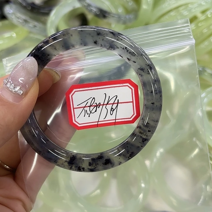 ****去蛇纹石玉未镶嵌手镯