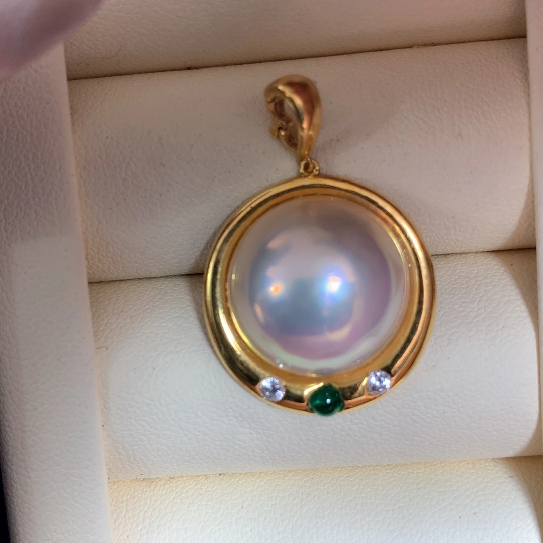 拼合珍珠（马贝珠）颈饰18K金镶嵌