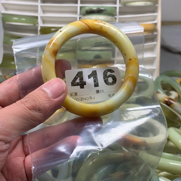 蛇纹石玉手镯未镶嵌?****花