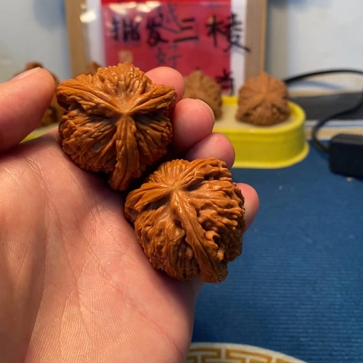 桃核吊坠从****么白狮子三棱