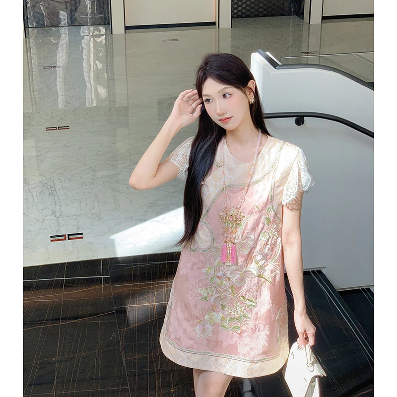 果果家 新中式国风2025女装夏季刺绣蕾丝斜襟设计师重工连衣裙