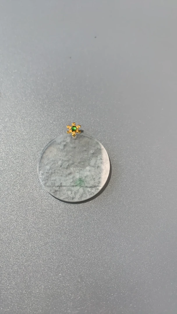 天然翡翠颈饰雪花无事牌18K金吊坠