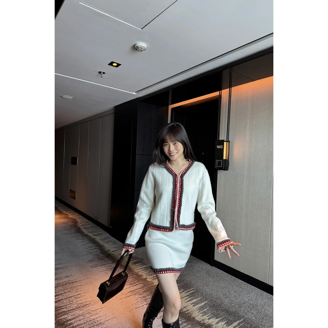 井迪儿【都市大小姐】分开35%澳羊毛手钩织带时尚毛织开衫&半裙套装