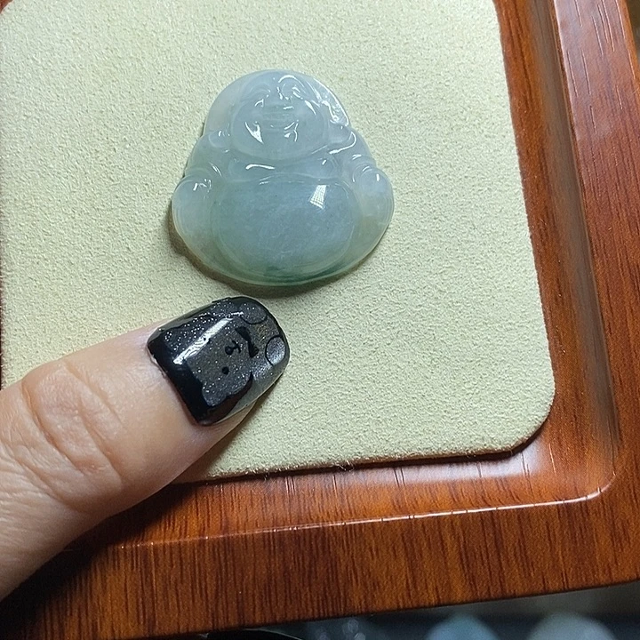 翡翠未镶嵌颈饰佛公