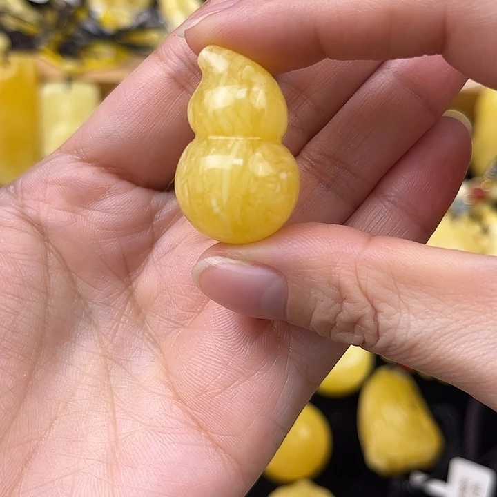 琥珀未镶嵌颈饰琥珀