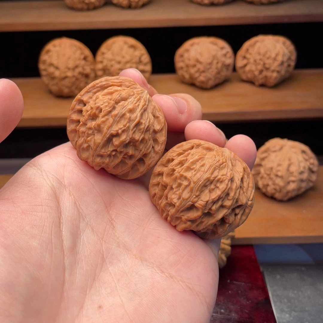 文玩核桃把件40.8山地原装红皮蝴蝶磨44克