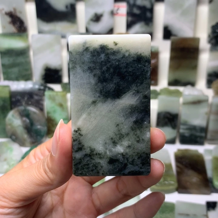独山玉未镶嵌颈饰