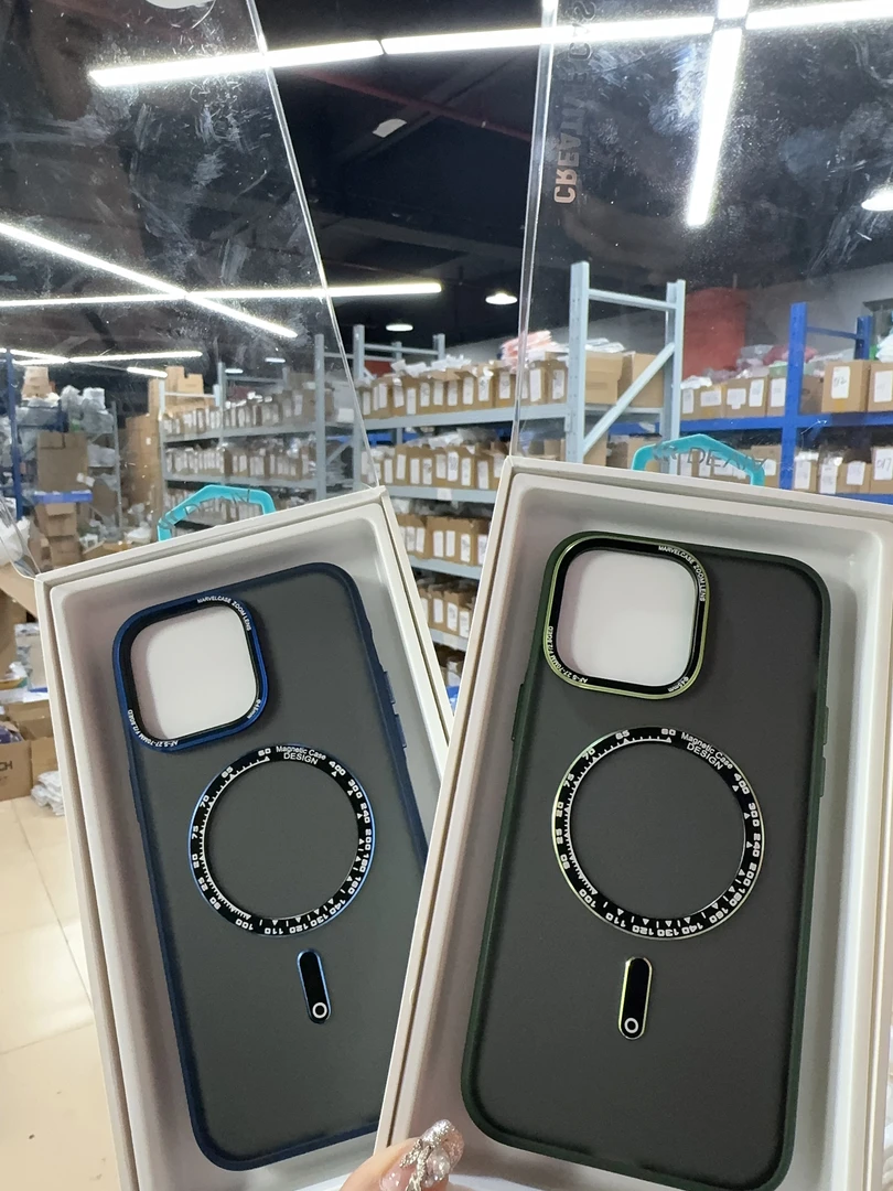 金属镜头磨砂肤感磁吸适用于苹果手机壳