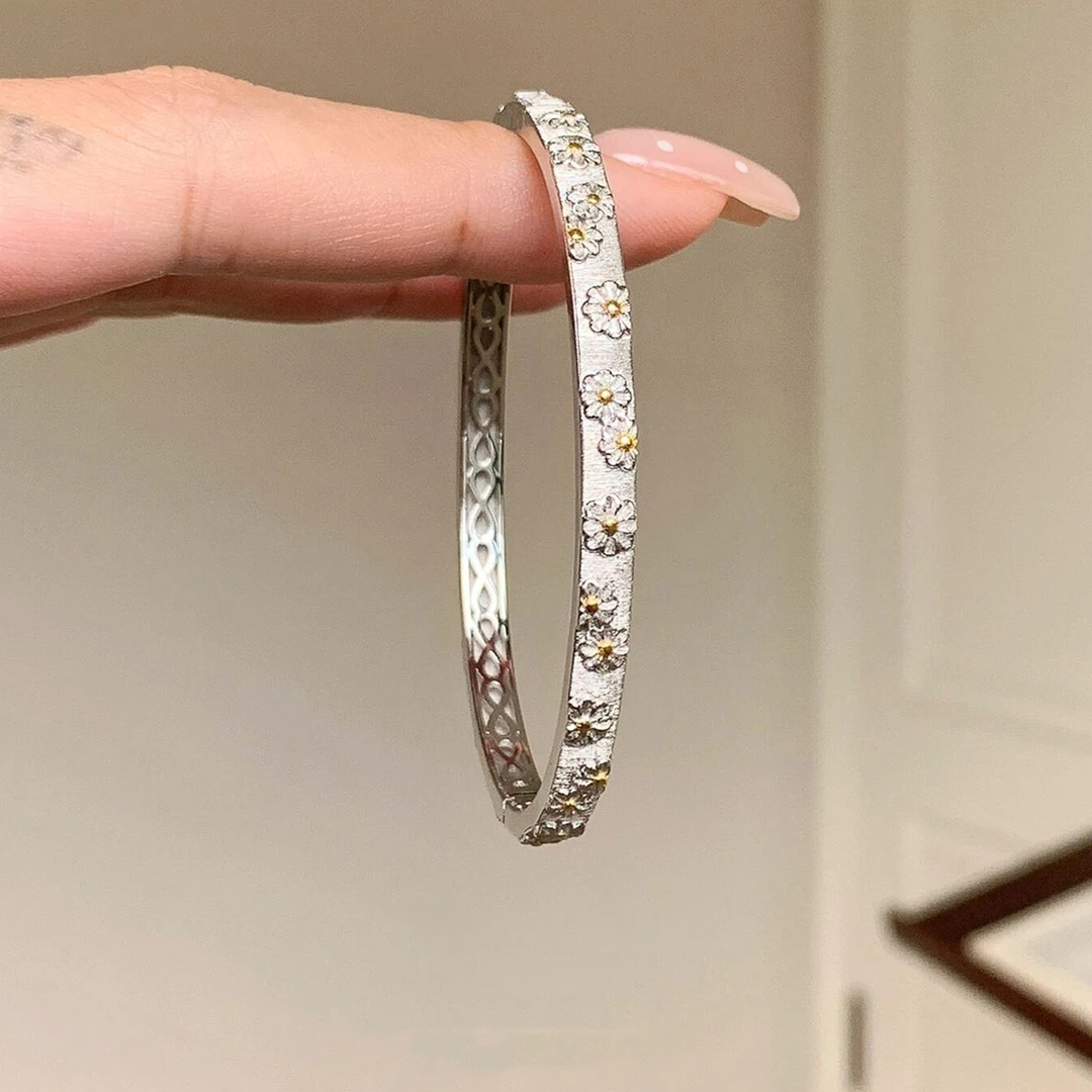 卡柒 铜合金手镯 银色拉丝小雏菊手镯轻奢小众设计高级感叠戴手饰