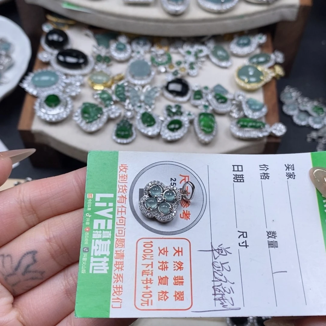 翡翠颈饰未镶嵌翡翠