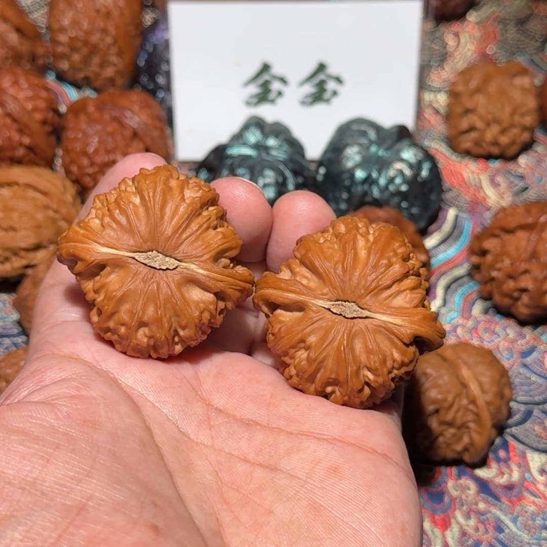 文玩核桃把件1805大眼睛粗筋闷白，尺寸42 41 34