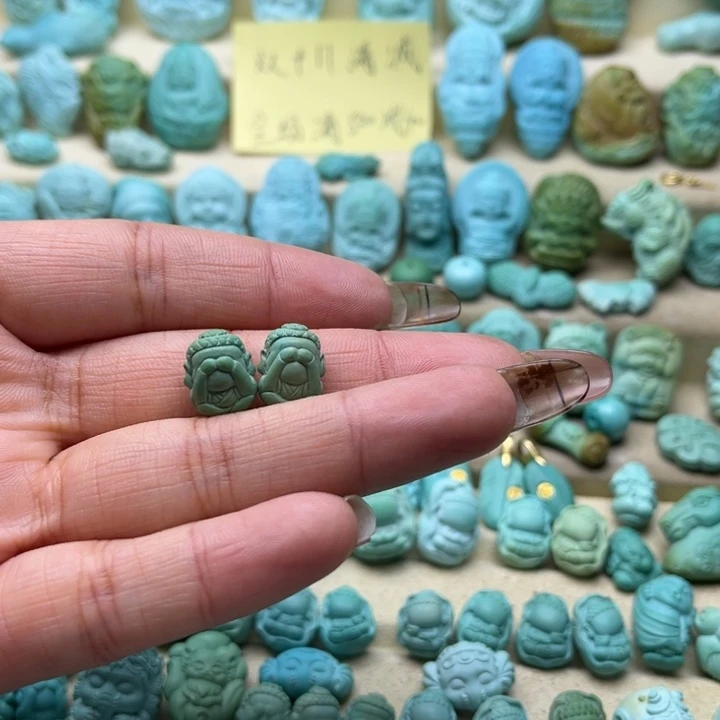 绿松石未镶嵌颈饰