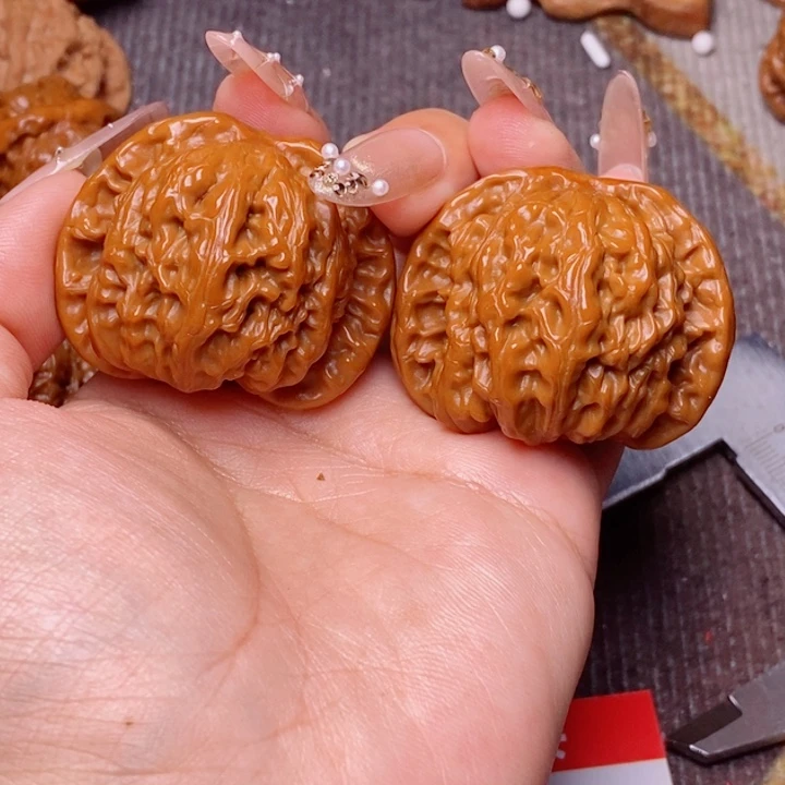 文玩核桃把件白狮子狮子头