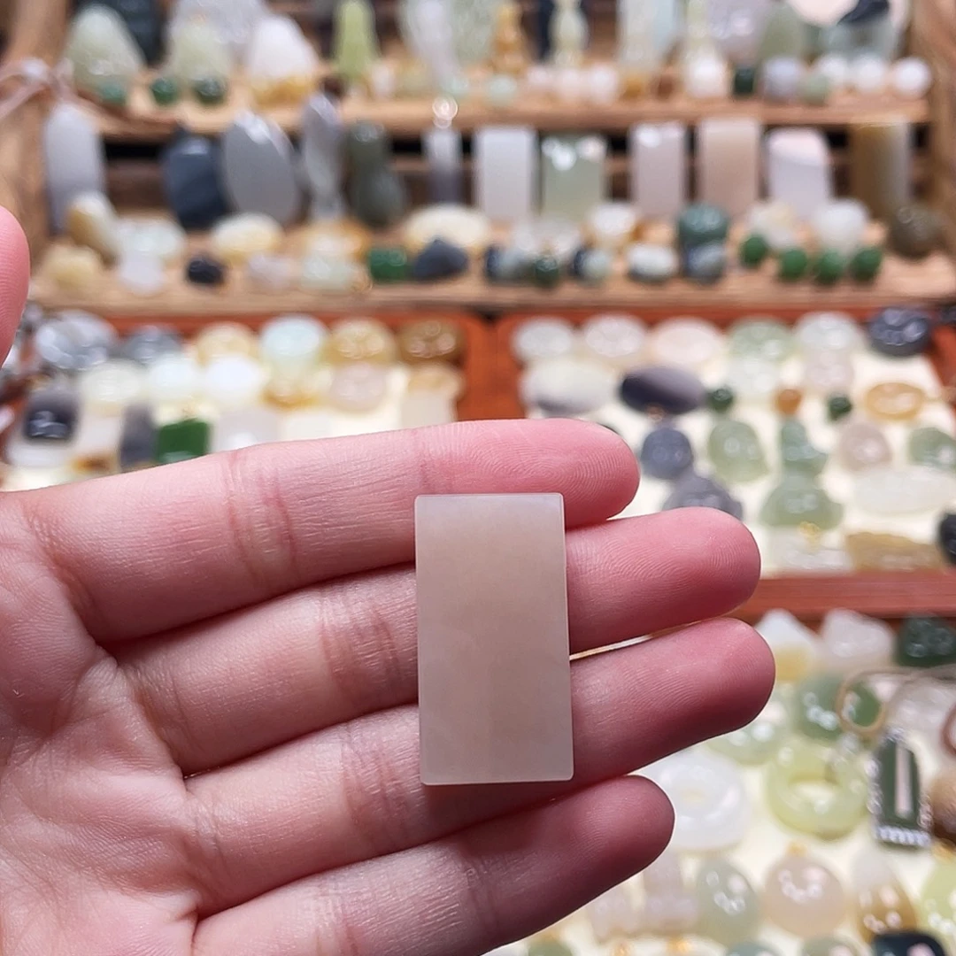 小***)和田玉未镶嵌吊坠(赠链)