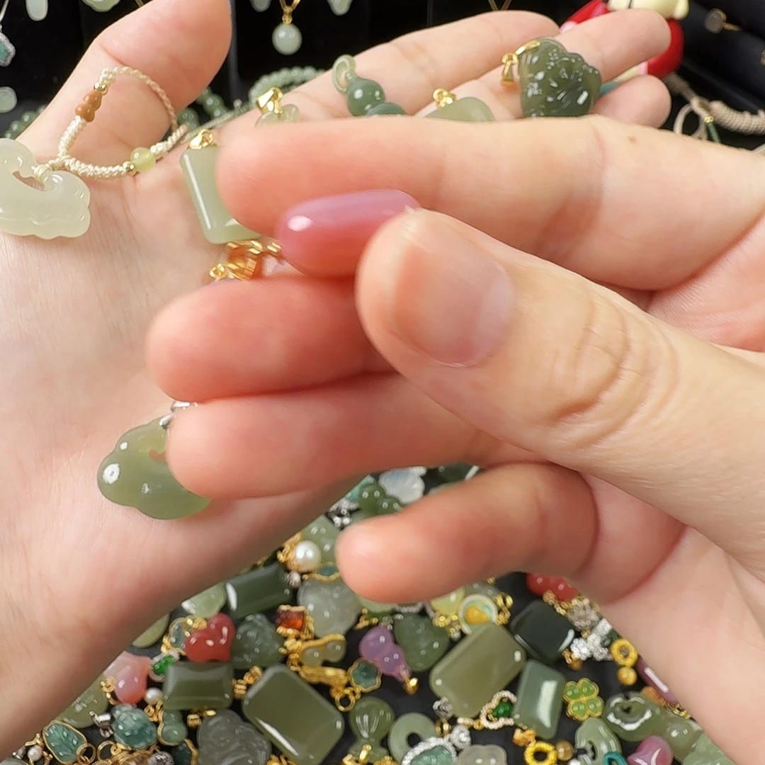 琉***璨玛瑙/玉髓银S925镶嵌颈饰