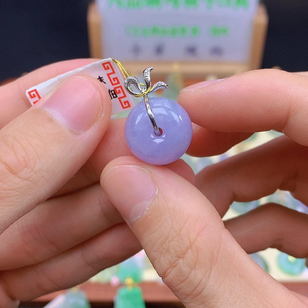 翡翠18K金镶嵌颈饰翡翠