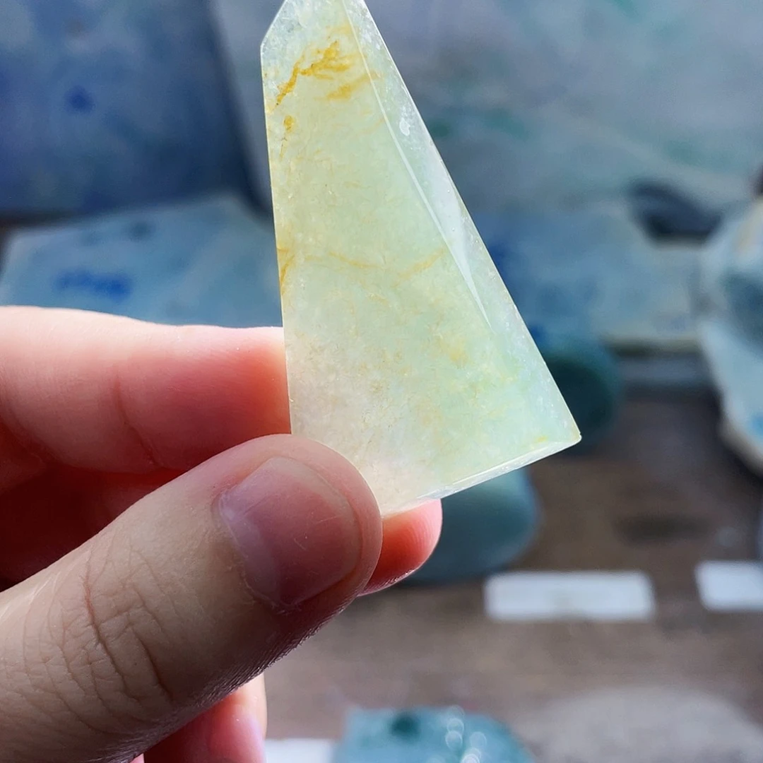 翡翠未镶嵌颈饰毛料11