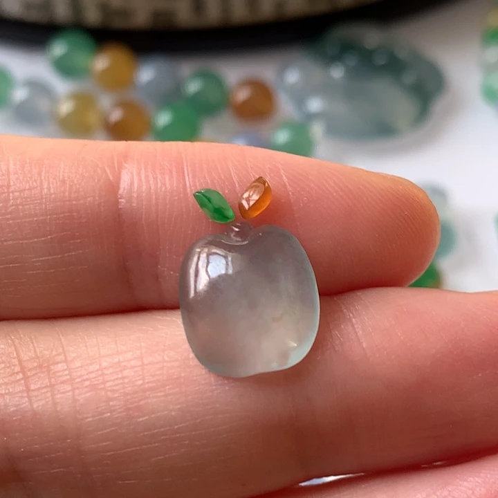 翡翠未镶嵌颈饰苹果