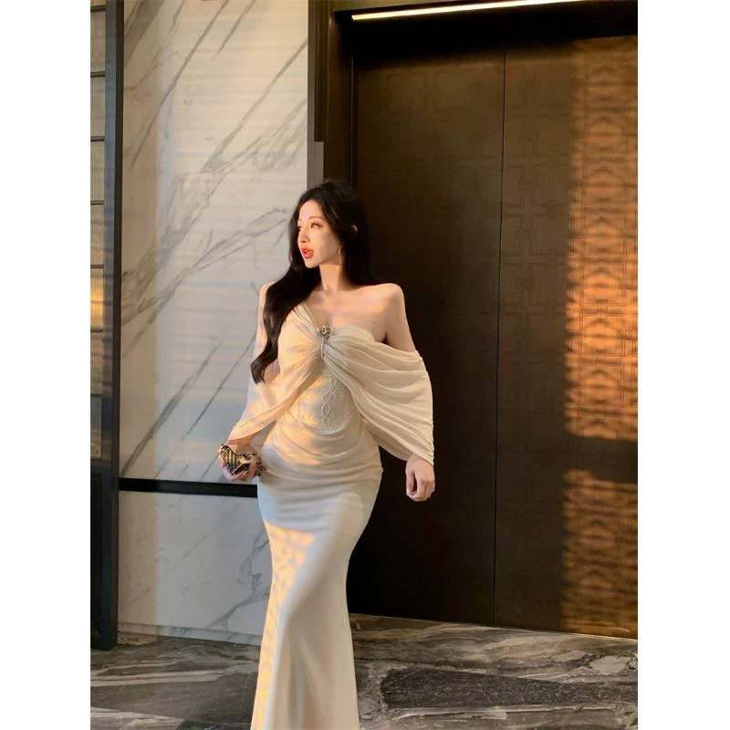 法式杏色无袖抹胸连衣裙女秋季修身纯欲鱼尾长裙紧身收腰包臀裙子