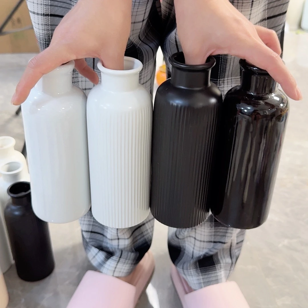 瓶༂****页两个黑➕两个白陶瓷高19厘米微瑕