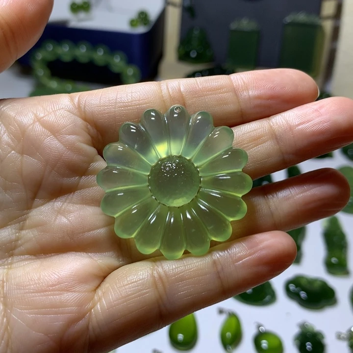 岫玉未镶嵌颈饰吊坠