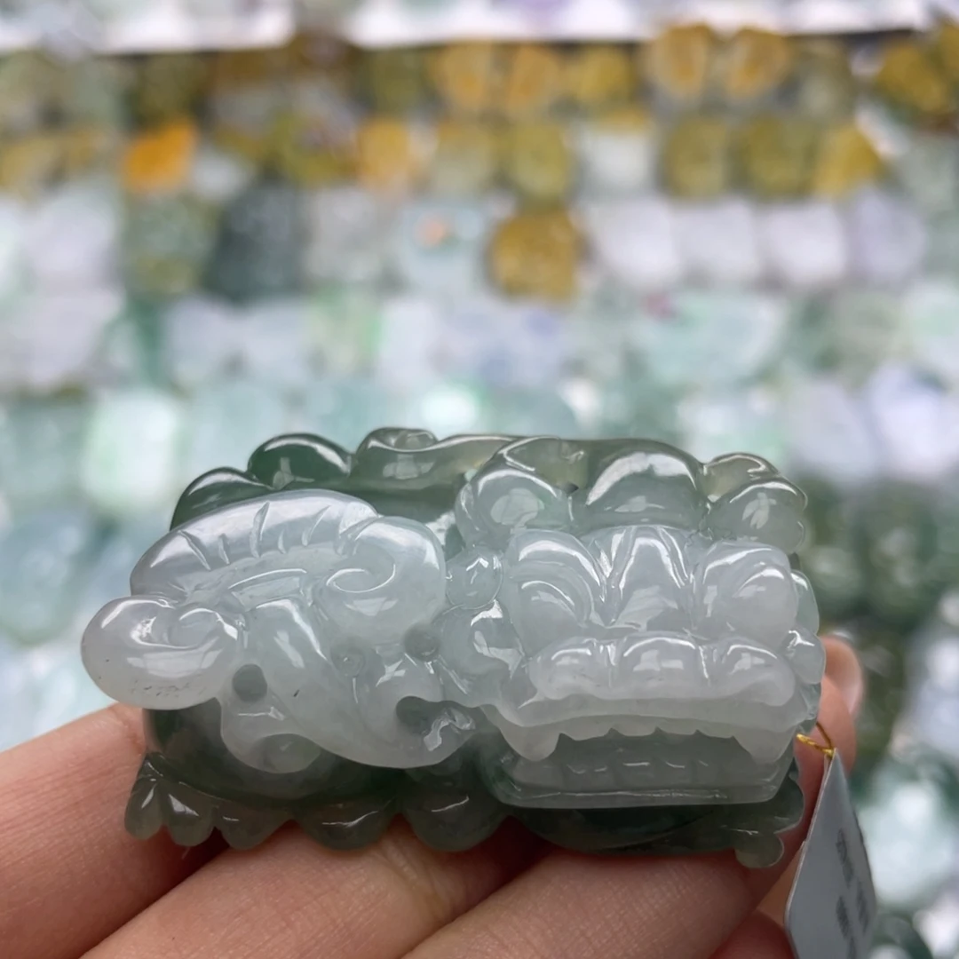 翡翠未镶嵌颈饰貔貅