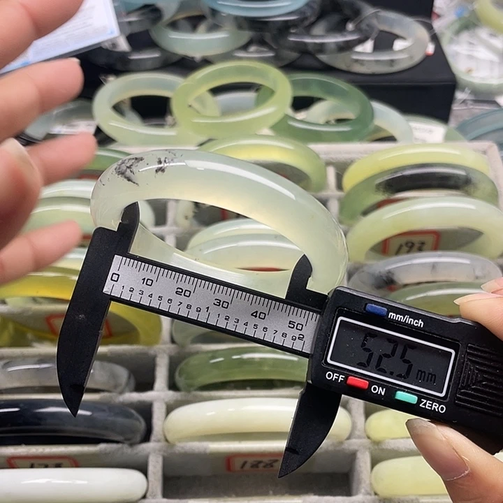 蛇纹石玉未镶嵌手镯188