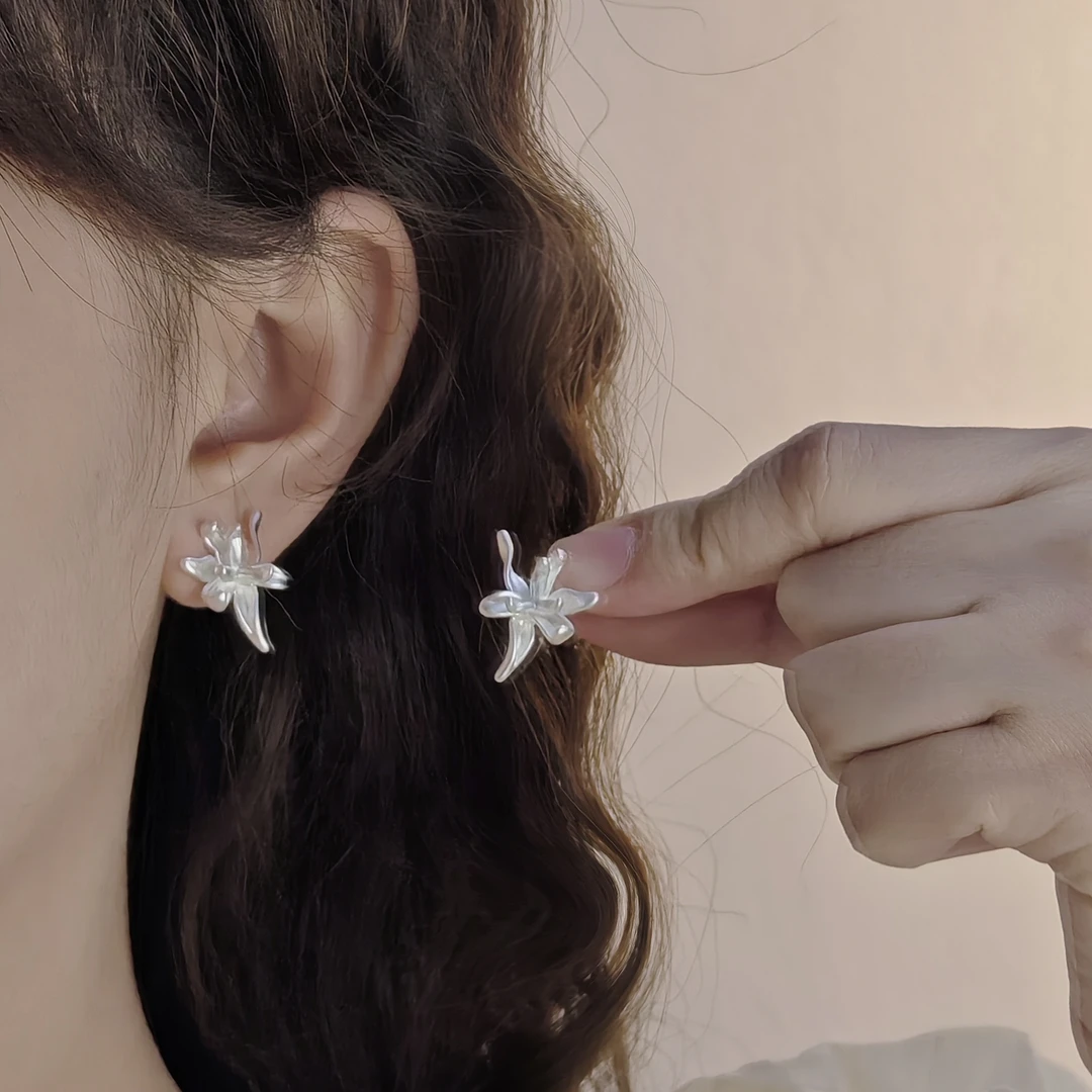 合金耳饰 银白色鸢尾花耳环气质文艺国风耳钉无耳洞蚊香盘耳夹