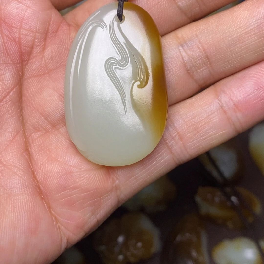 沉***间颈饰未镶嵌和田玉（糖玉）