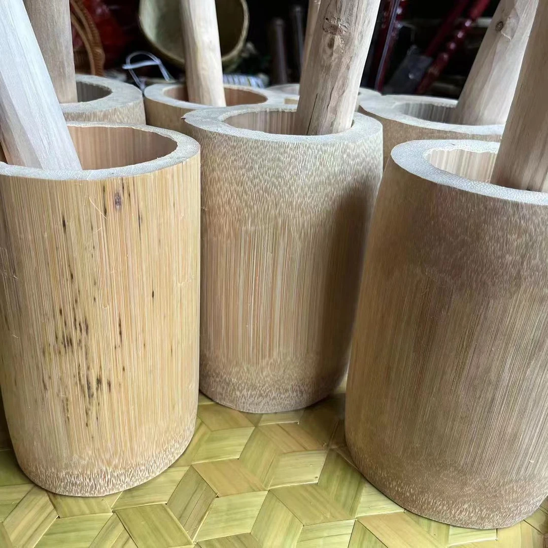 傣家大爷手工制作舂桶老竹子对窝景颇舂菜筒民族特色竹子舂桶手工