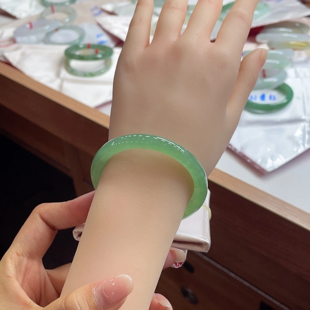 翡翠未镶嵌手镯60号链接