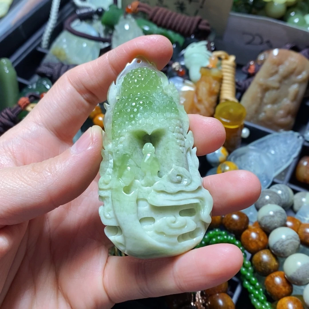 蛇纹石玉未镶嵌颈饰