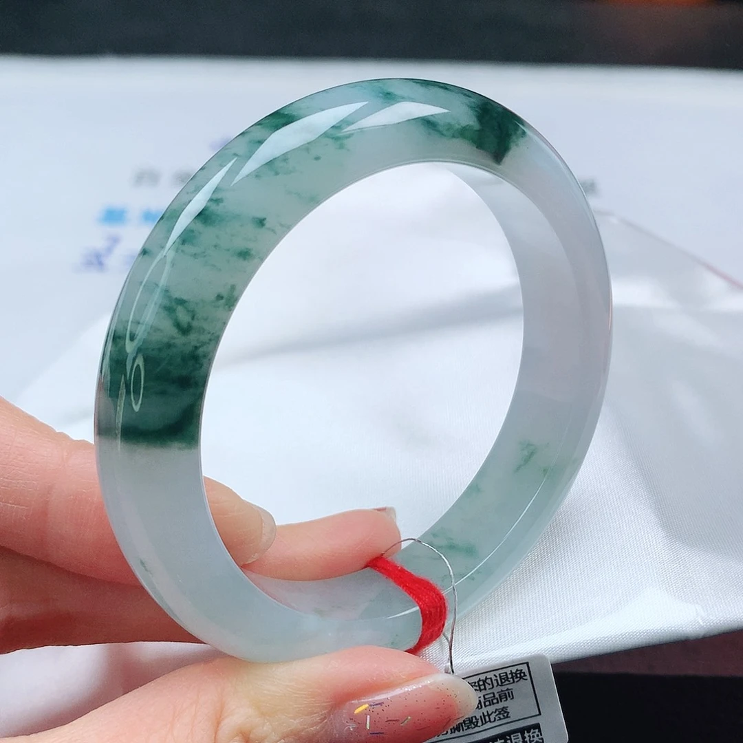 翡翠手镯未镶嵌55圈