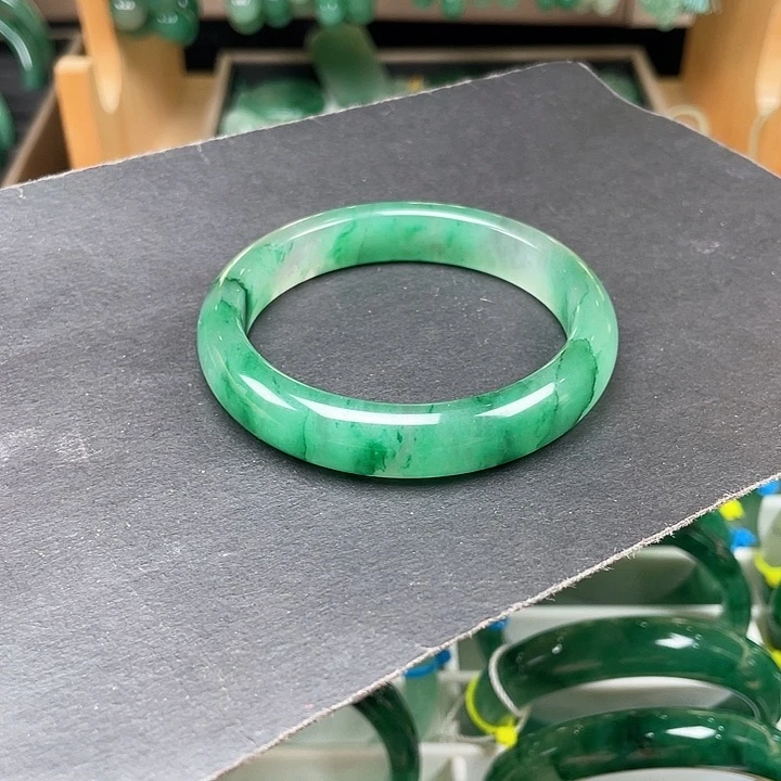 未镶嵌手镯石英质玉