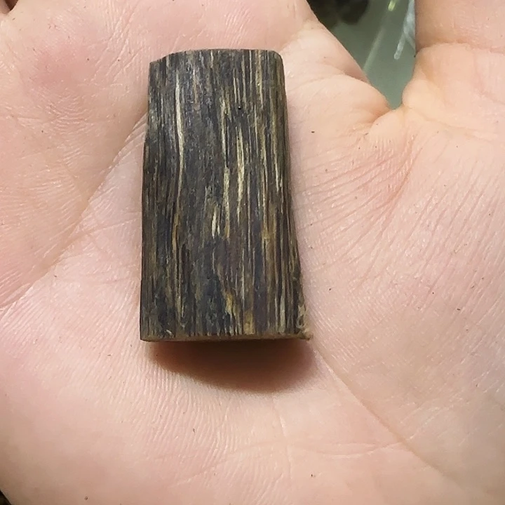 沉香碎屑沉香与***缘素牌原材料