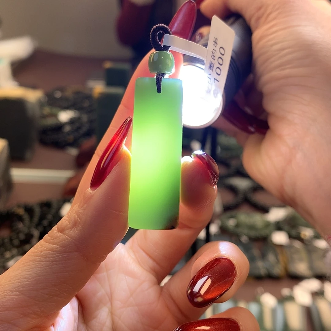 岫岩河磨玉（透闪石质玉）颈饰未镶嵌