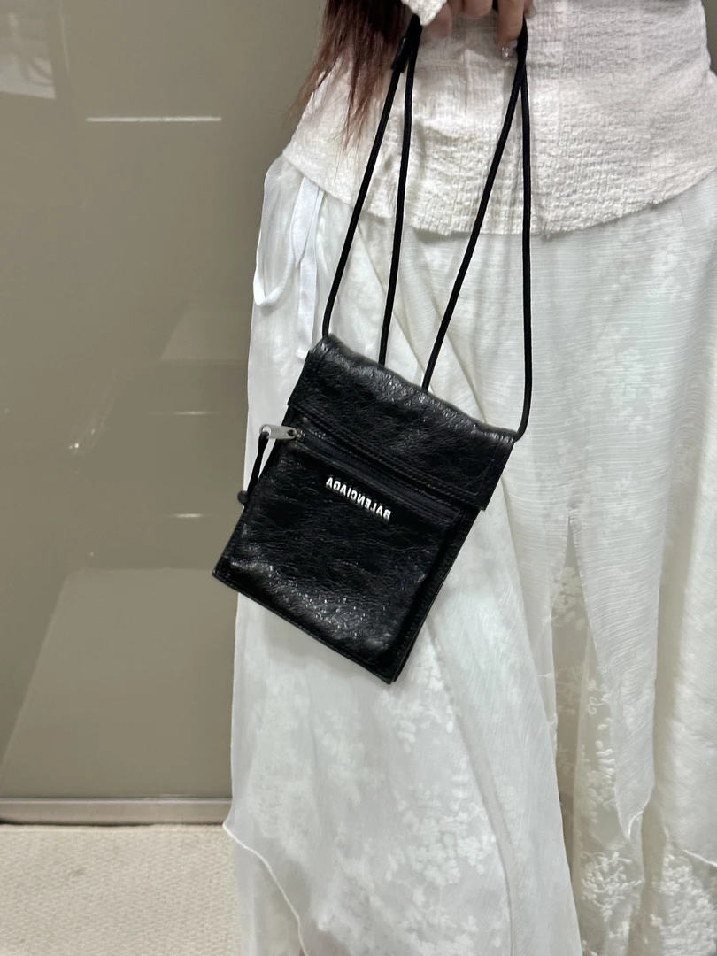 95新 Balenciaga/巴黎世家 巴黎世家 黑色手机斜挎包