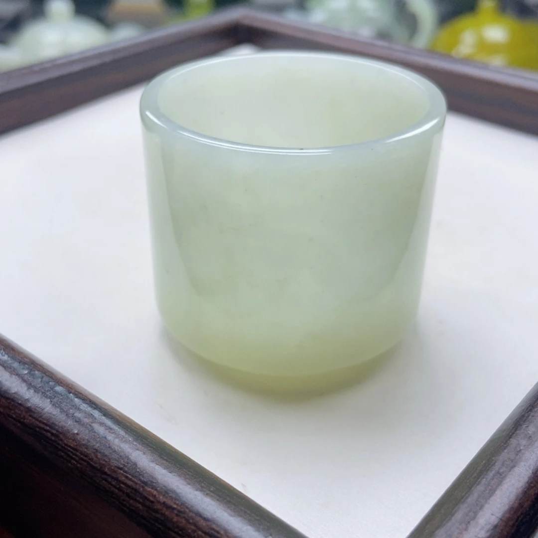 蛇纹石玉未镶嵌水杯