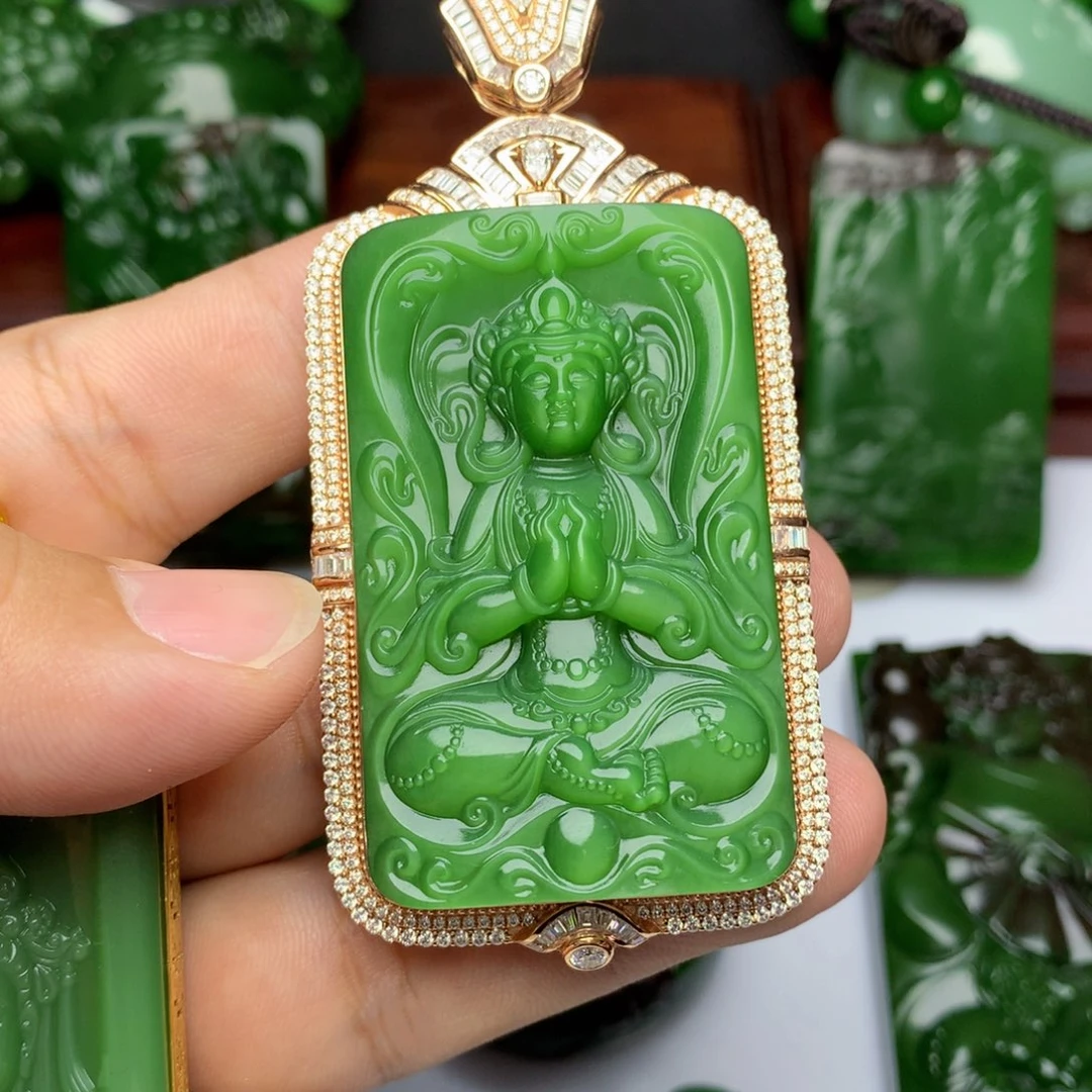 颈饰18K金镶嵌和田玉陈**金