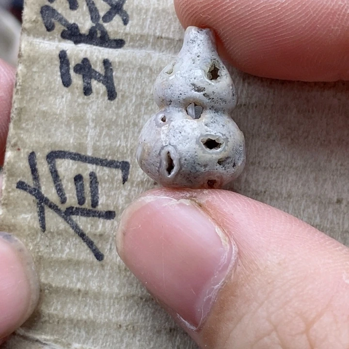 硅化珊瑚（珊瑚玉）未镶嵌颈饰京*美