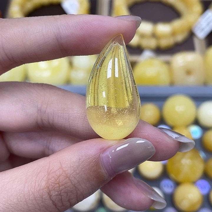 琥珀未镶嵌裸石31.6*16.6*8.3mm瑕 5-4