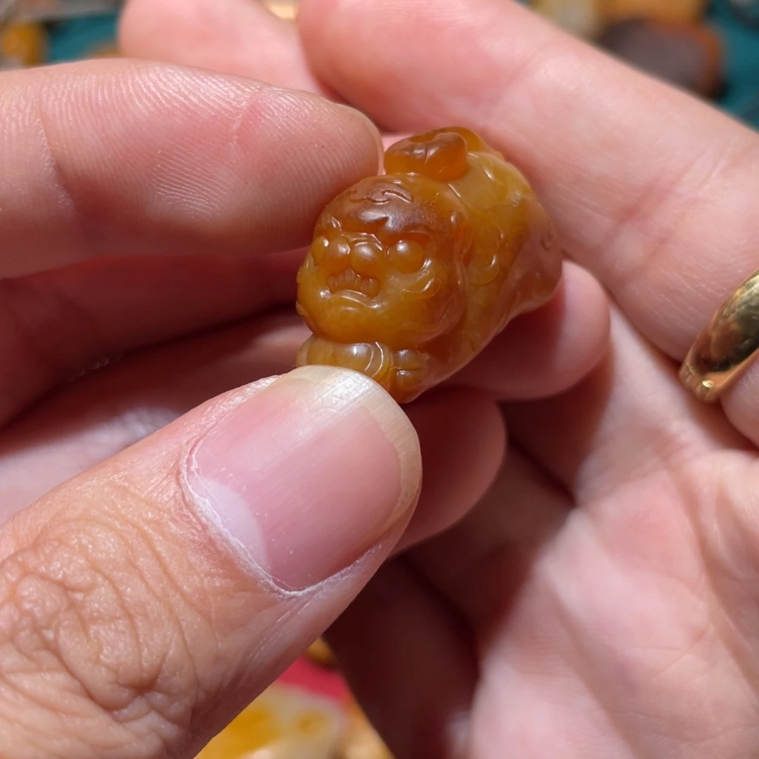 空***白和田玉未镶嵌颈饰