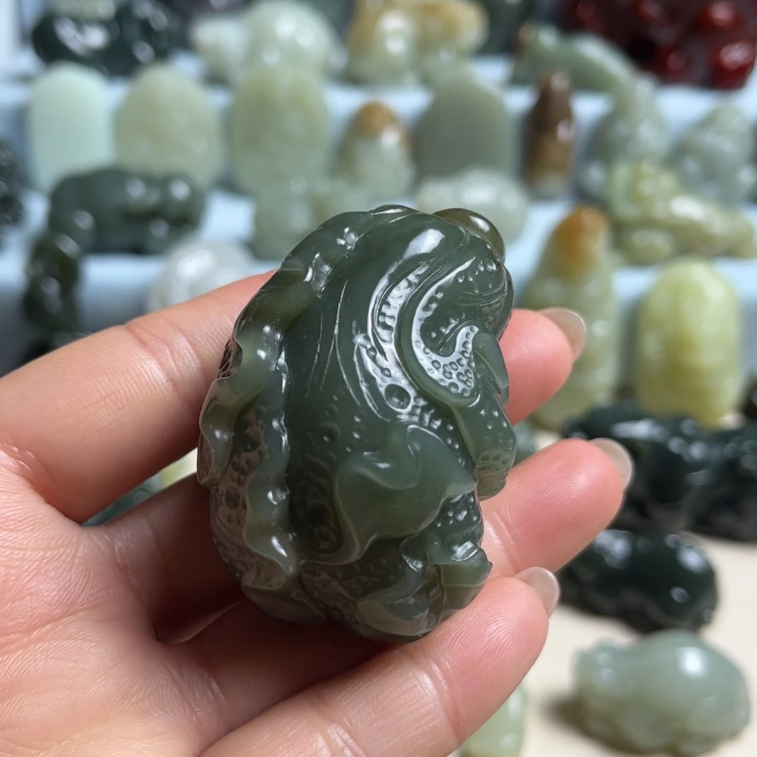 和田玉未镶嵌把件