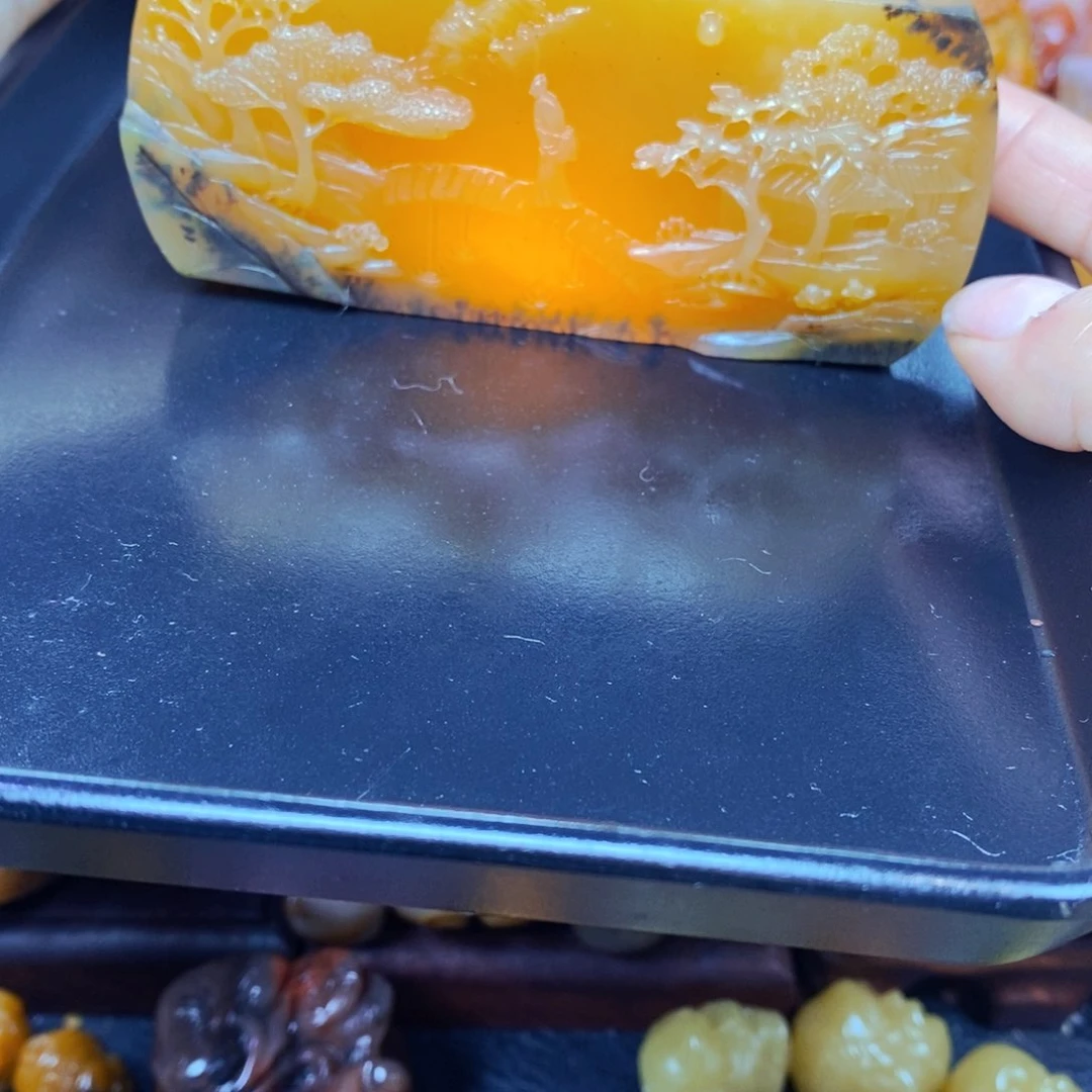 石英质玉（黄龙玉）未镶嵌颈饰