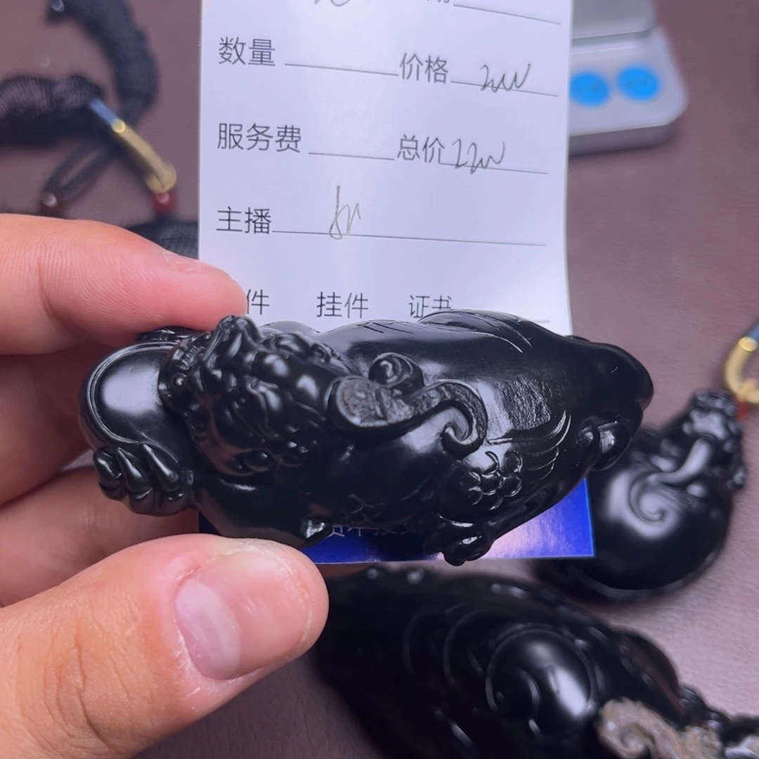 見***山吊坠(不含链)未镶嵌和田玉
