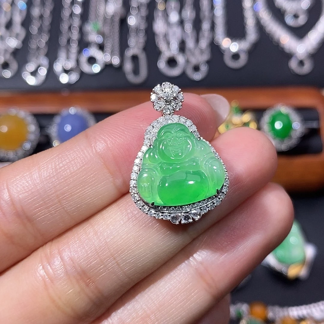 翡翠18K金镶嵌颈饰吊坠