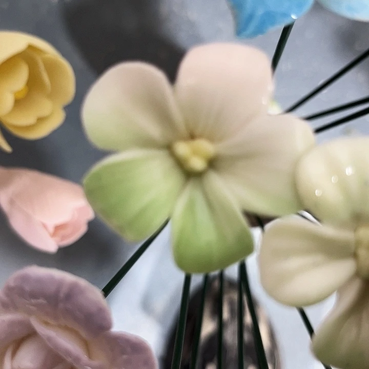 岁***好陶瓷花花摆件，花束