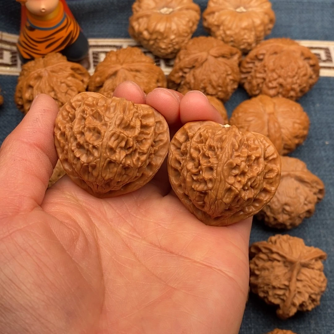 文玩核桃把件41桃心宫灯