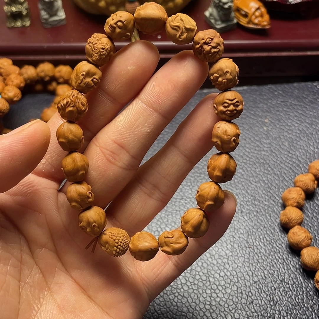 龙纹桃核雕刻瑕疵罗汉